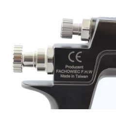 Pistolet lakierniczy LEADER HVLP 1.3mm zbiornik 600ml MODEL 1999-2021