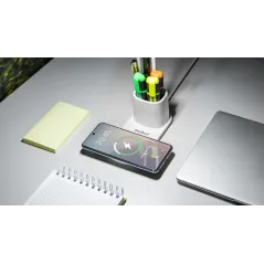 Lampka LED na biurko z ładowarką indukcyjną (biała)
