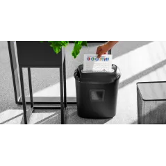 Niszczarka dokumentów REBEL, kart, CD z koszem 21 L