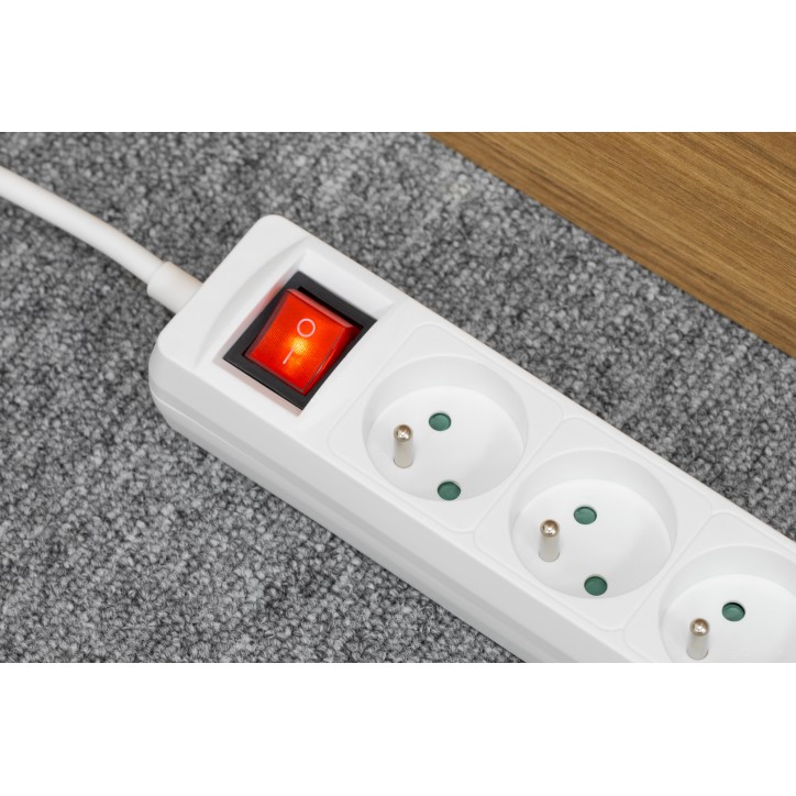 Przedłużacz sieciowy Rebel 3 gniazda + 2 gniazda USB z wyłącznikiem - 1.5m Przedłużacz sieciowy Rebel 3 gniazda + 2 gniazda USB z wyłącznikiem - 1.5m