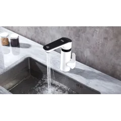 Przepływowy podgrzewacz wody - bateria stojąca biała