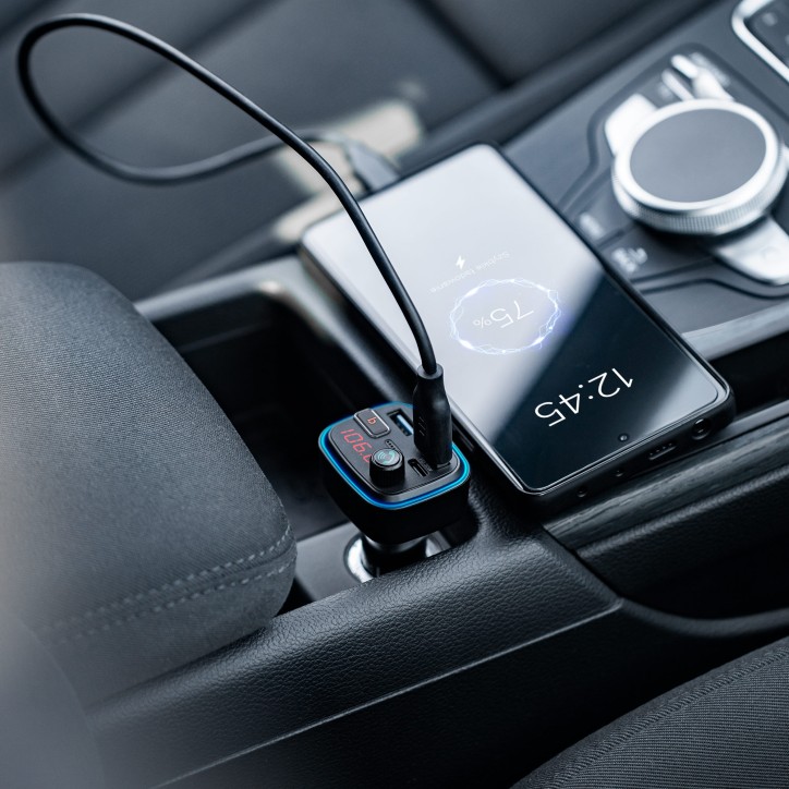 Transmiter samochodowy FM z funkcją bluetooth Transmiter samochodowy FM z funkcją bluetooth