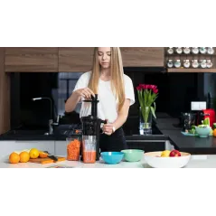 Wyciskarka wolnoobrotowa do warzyw i owoców