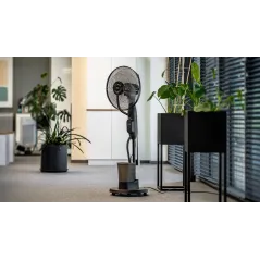 Wentylator stojący z funkcją mgiełki