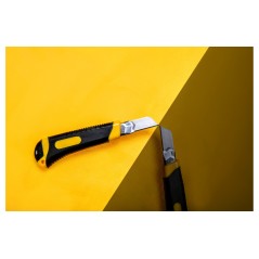 Nóż z ostrzem łamanym 18 mm, plastikowy korpus, metalowa prowadnica