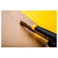 Nóż z ostrzem łamanym 18 mm, plastikowy korpus, metalowa prowadnica