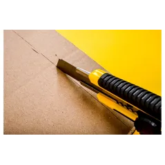 Nóż z ostrzem łamanym 18 mm, plastikowy korpus, metalowa prowadnica