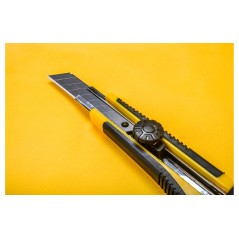 Nóż z ostrzem łamanym 18 mm, plastikowy korpus, metalowa prowadnica