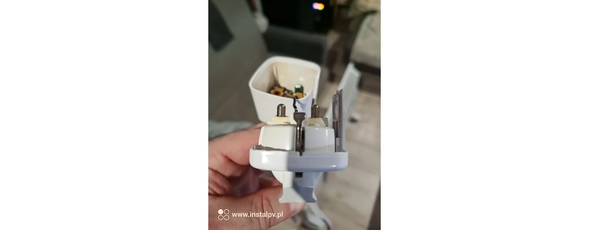 Test gniazdka WiFi Tuya LTC LXU414 na grzejniku 2500W Test gniazdka WiFi Tuya LTC LXU414 na grzejniku 2500W